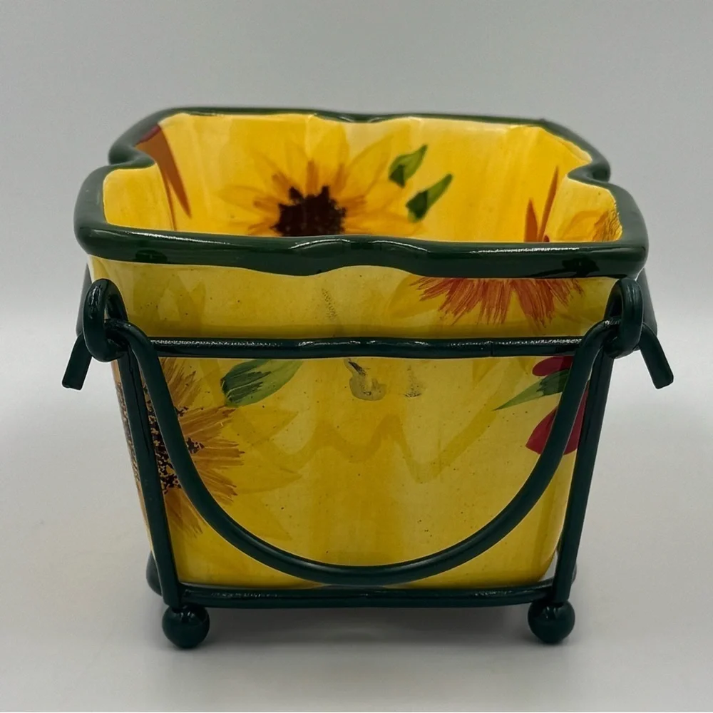 Temptations Sunflower Presentable Ovenware 1qt Casserole and Green Wire Basket